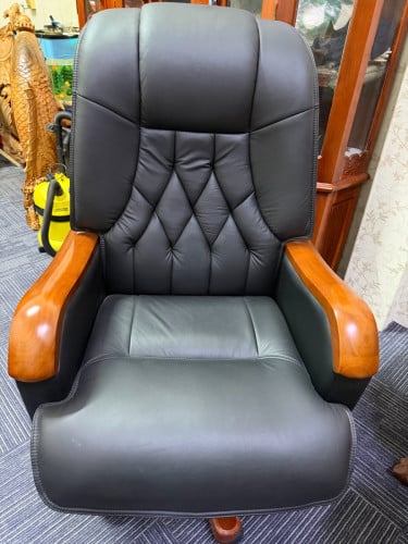 99% new office chair