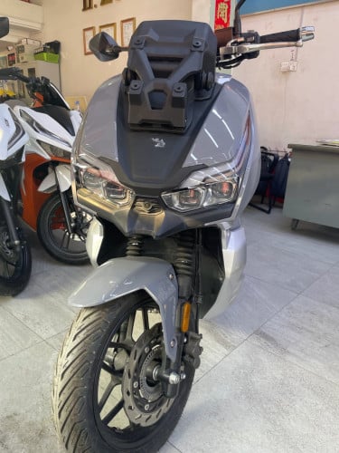 ADV24=1980$