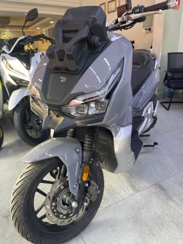 ADV24=1980$