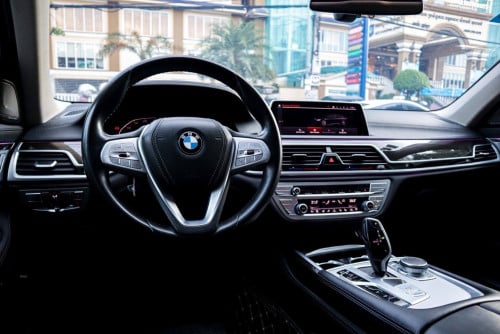 BMW 740Li ឆ្នាំ 2020