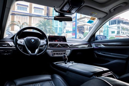 BMW 740Li ឆ្នាំ 2020