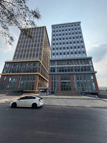 Building Selling 7,700,000$
