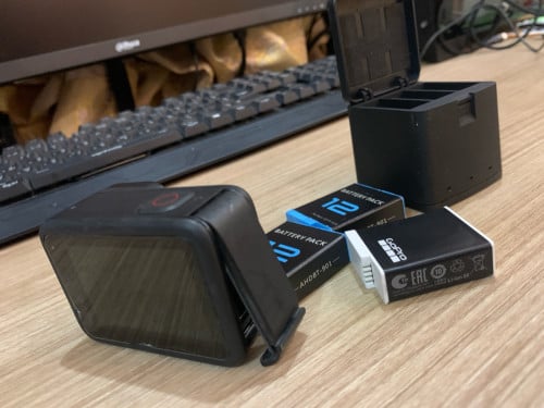 GoPro hero 11 , 3 battery , charging box