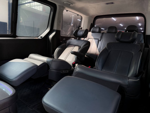 HYUNDAI STARIA 7កៅអី Full OPTION