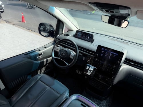HYUNDAI STARIA 7កៅអី Full OPTION