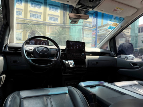 HYUNDAI STARIA 7កៅអី Full OPTION