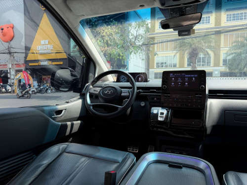 HYUNDAI STARIA 7កៅអី Full OPTION