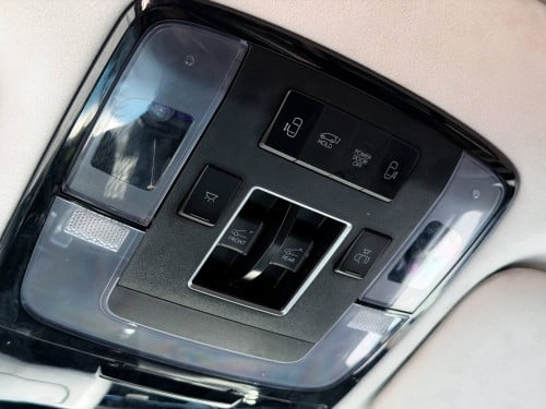 HYUNDAI STARIA 7កៅអី Full OPTION