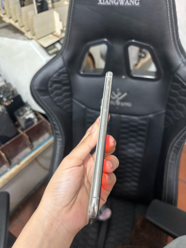 iPhone 11 Promax 256G សានុំសុីន បែកខ្នងតិច នៅដំណេីរការធម្មតាទាំងអស់ ថ្មនៅ 70%