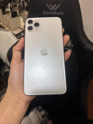 iPhone 11 Promax 256G សានុំសុីន បែកខ្នងតិច នៅដំណេីរការធម្មតាទាំងអស់ ថ្មនៅ 70%