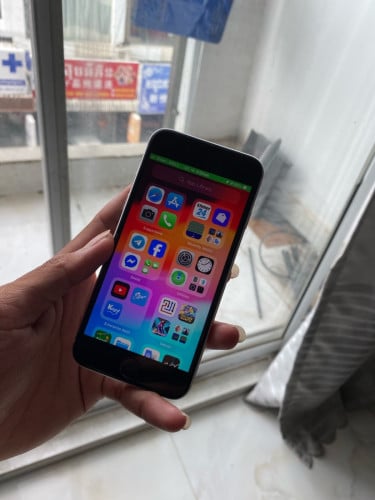 iPhone SE 2020 សុំណុំហ្សុីន​ រាងមានស្នាមលេីកញ្ចក់មុខបន្តិច​ មិនជាប់iCloud