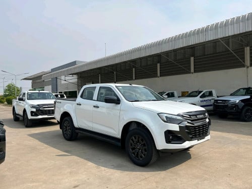 IZUSU D-MAX DELUXE 2026