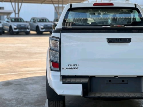 IZUSU D-MAX DELUXE 2026