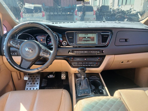 Kia Carnival 11កៅអី ម៉ាស៊ូត 2015