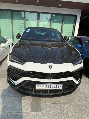 LAMBORGHINI URUS 2019