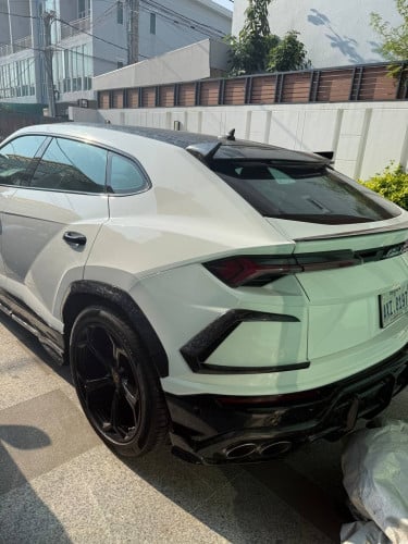 LAMBORGHINI URUS 2019