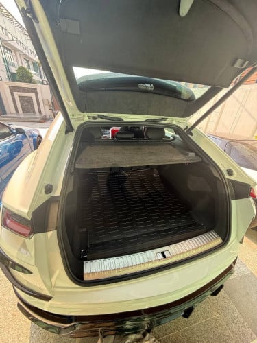 LAMBORGHINI URUS 2019
