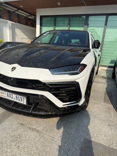 LAMBORGHINI URUS 2019