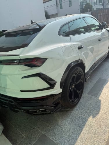 LAMBORGHINI URUS 2019