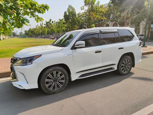 LX 570  updated 2021 Kuro