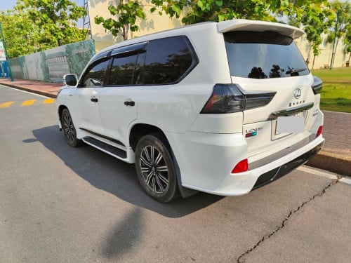 LX 570  updated 2021 Kuro