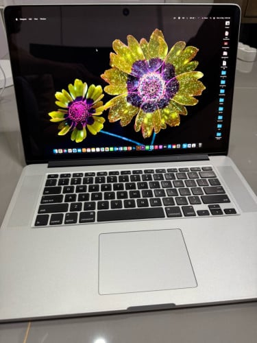 MacBook Pro (15-inch) mid-2015 storage 256 RAM 16GDDR3 Core-i7