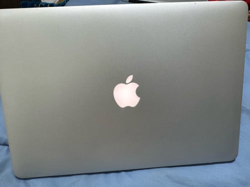 MacBook Pro (15-inch) mid-2015 storage 256 RAM 16GDDR3 Core-i7