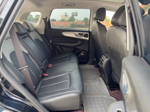 MG RX5 ឆ្នាំ 2025 ថ្នាំហ្សុីន១ជុំ បិទស្គុត១ជុំ 17,500km ហ្សុីន