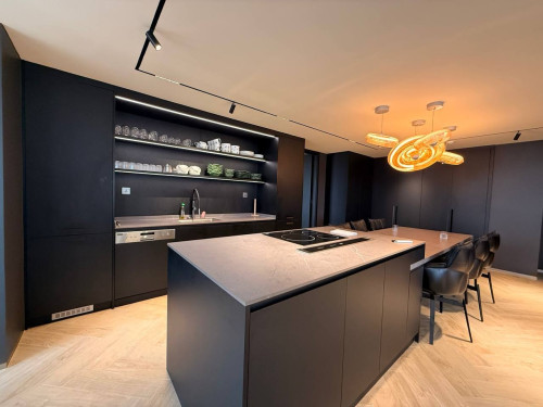 Modern Luxury Apartment for Rent in BKK1