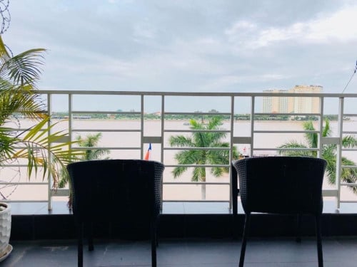 ONLY $48,000 RIVERFRONT BOUTIQUE HOTEL for takeover with on-going business.