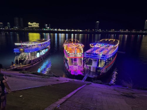 ONLY $48,000 RIVERFRONT BOUTIQUE HOTEL for takeover with on-going business.