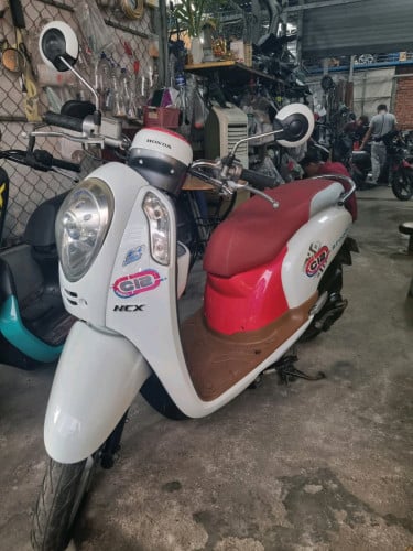 Scoopy 2014 900$