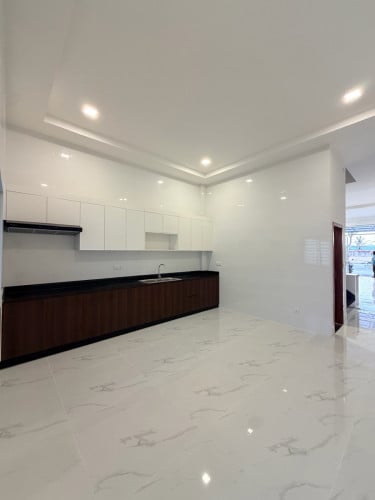 Shops house មហាវិថីឌីប៉ុក 5នាទីពីផ្សារ Aeon2 មានផ្សារ មានខុនដូជុំវិញ មនុស្សច្រើន