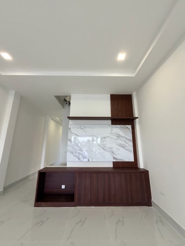 Shops house មហាវិថីឌីប៉ុក 5នាទីពីផ្សារ Aeon2 មានផ្សារ មានខុនដូជុំវិញ មនុស្សច្រើន
