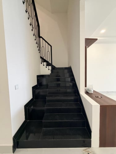 Shops house មហាវិថីឌីប៉ុក 5នាទីពីផ្សារ Aeon2 មានផ្សារ មានខុនដូជុំវិញ មនុស្សច្រើន