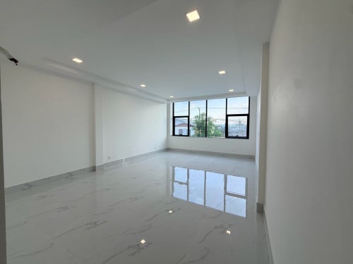 Shops house មហាវិថីឌីប៉ុក 5នាទីពីផ្សារ Aeon2 មានផ្សារ មានខុនដូជុំវិញ មនុស្សច្រើន