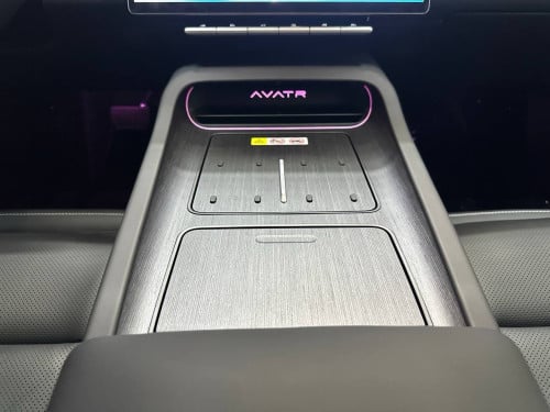 The Avita 12 has a pure electric range of 700km and is practically brand new with only 6000km
