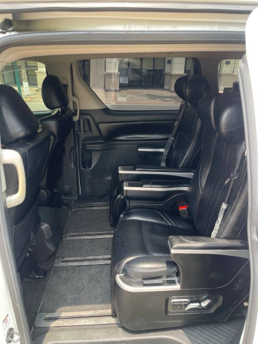 Toyota Alphard 2010 កៅអី VIP ម្ចាស់ដើមទី១