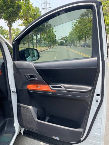 Toyota Alphard 2010 កៅអី VIP ម្ចាស់ដើមទី១