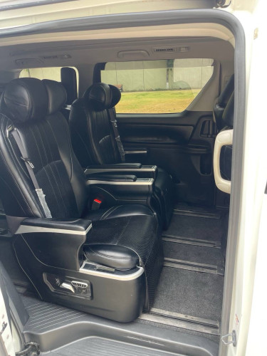 Toyota Alphard 2010 កៅអី VIP ម្ចាស់ដើមទី១