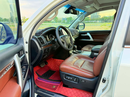 TOYOTA Land Cruiser ឆ្នាំ2020 V8 សាំង ម្ចាស់ដើមធានាឡានស្អាត អត់បុក អត់ប៉ះ ទឹកថ្នាំហ្ស៊ីន1ជុំ