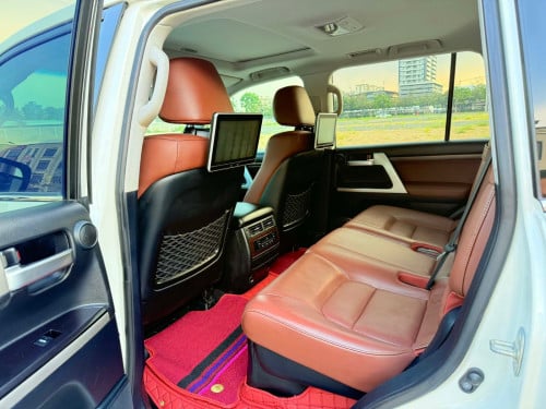 TOYOTA Land Cruiser ឆ្នាំ2020 V8 សាំង ម្ចាស់ដើមធានាឡានស្អាត អត់បុក អត់ប៉ះ ទឹកថ្នាំហ្ស៊ីន1ជុំ