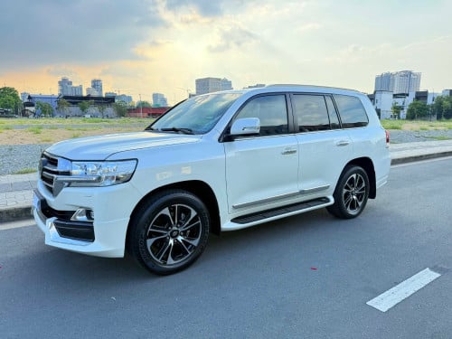 TOYOTA Land Cruiser ឆ្នាំ2020 V8 សាំង ម្ចាស់ដើមធានាឡានស្អាត អត់បុក អត់ប៉ះ ទឹកថ្នាំហ្ស៊ីន1ជុំ