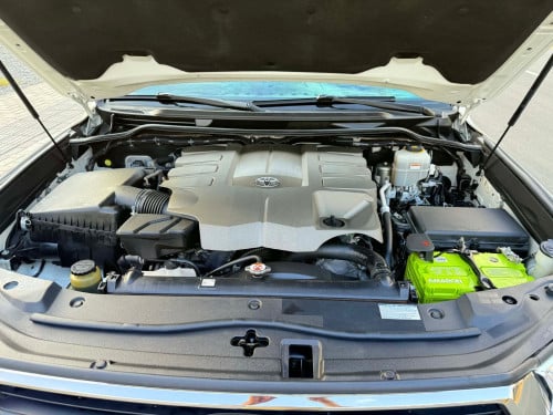 TOYOTA Land Cruiser ឆ្នាំ2020 V8 សាំង ម្ចាស់ដើមធានាឡានស្អាត អត់បុក អត់ប៉ះ ទឹកថ្នាំហ្ស៊ីន1ជុំ