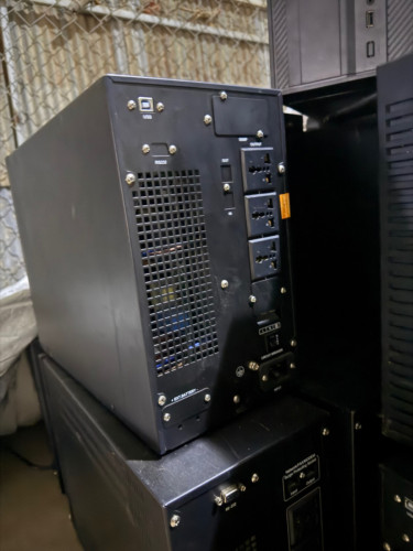 UPS 3KVA for sell មាន 12 គ្រាប់