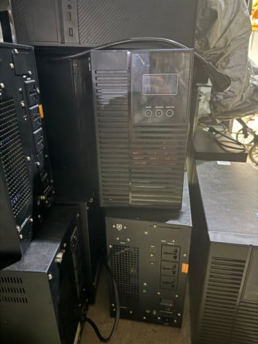 UPS 3KVA for sell មាន 12 គ្រាប់