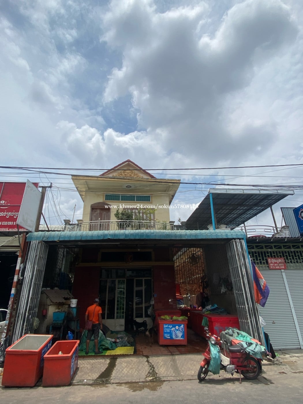 ផ្ទះលក់ (8x31m) 255m2 នៅជាប់ផ្លូវធំ ផ្លូវម៉ុងរិទ្ធី អាចបើកអាជីវកម្មបាន នៅសល់ចំហៀងផ្ទះ អាចចតម៉ូតូបាន