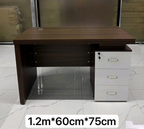 តុធ្វើការ