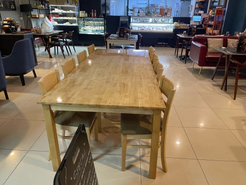 ឈុតតុកៅអីញាំបាយ