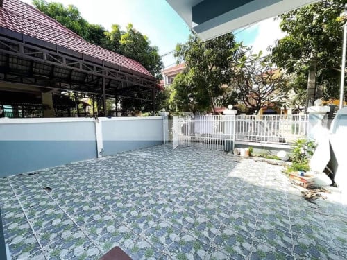 វីឡាភ្លោះសម្រាប់ជួលនៅជិតវត្តសំរោងអណ្ដែត